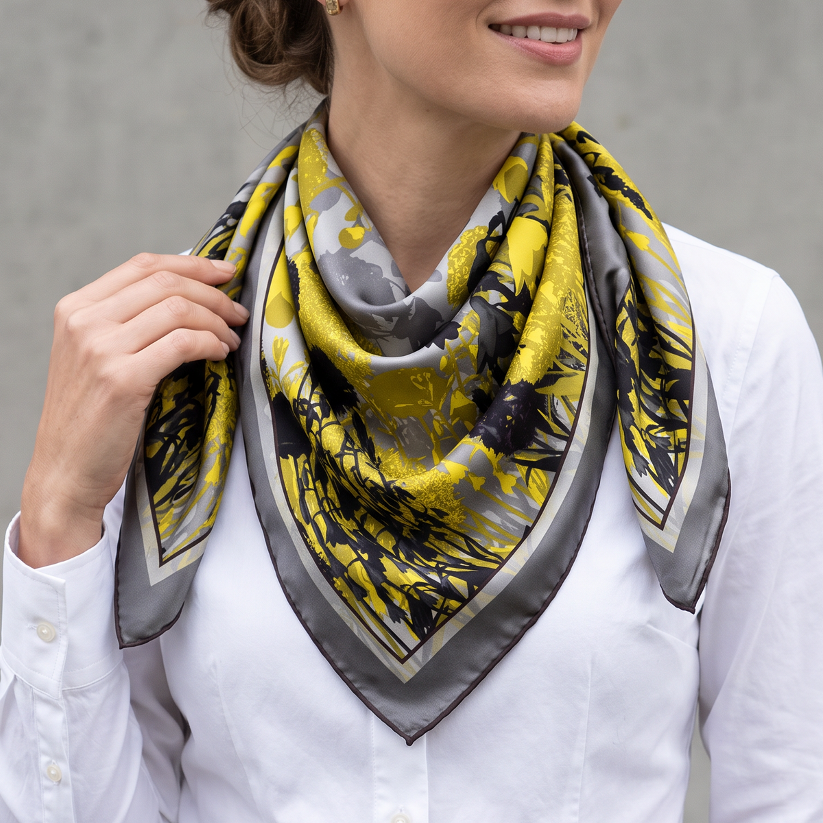 Signature Òr: The Square Scarf