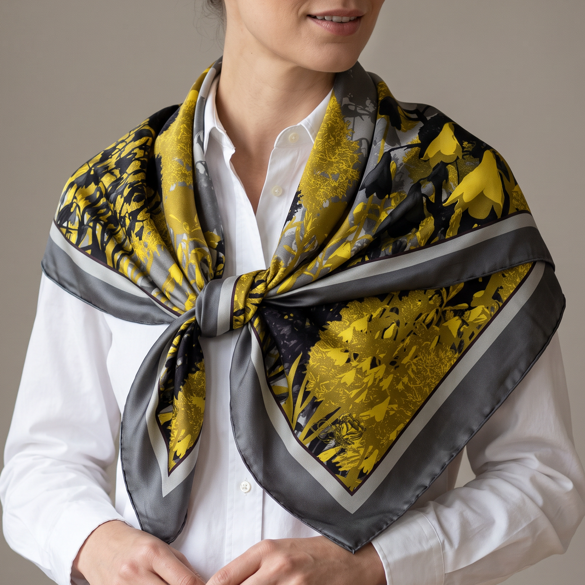 Signature Òr: The Square Scarf