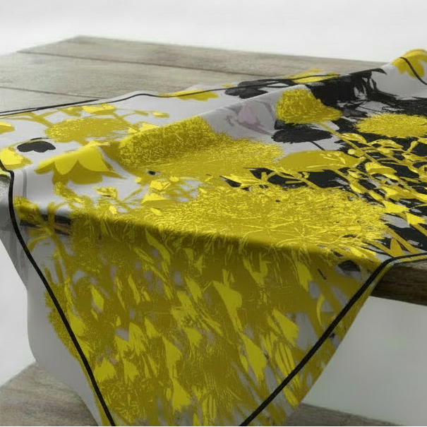 Signature Òr: The Square Scarf 115