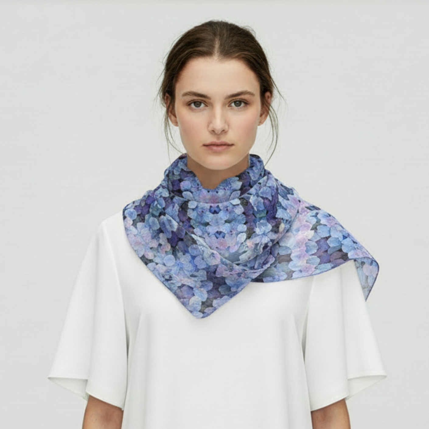 Tartan Hydrangea Gorm: Large Scarves in Silk-Chiffon
