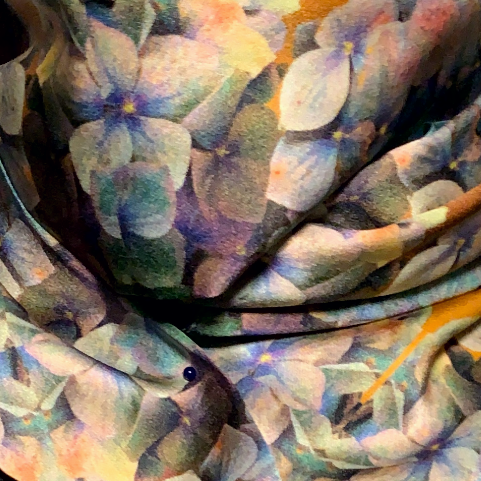 Tartan Hydrangea Buidhe: The Square Scarves